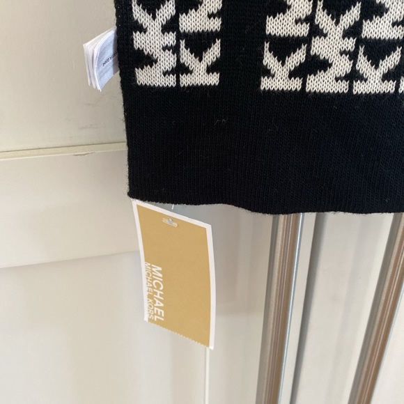 MICHAEL Michael Kors Scarf - Picture 3 of 5